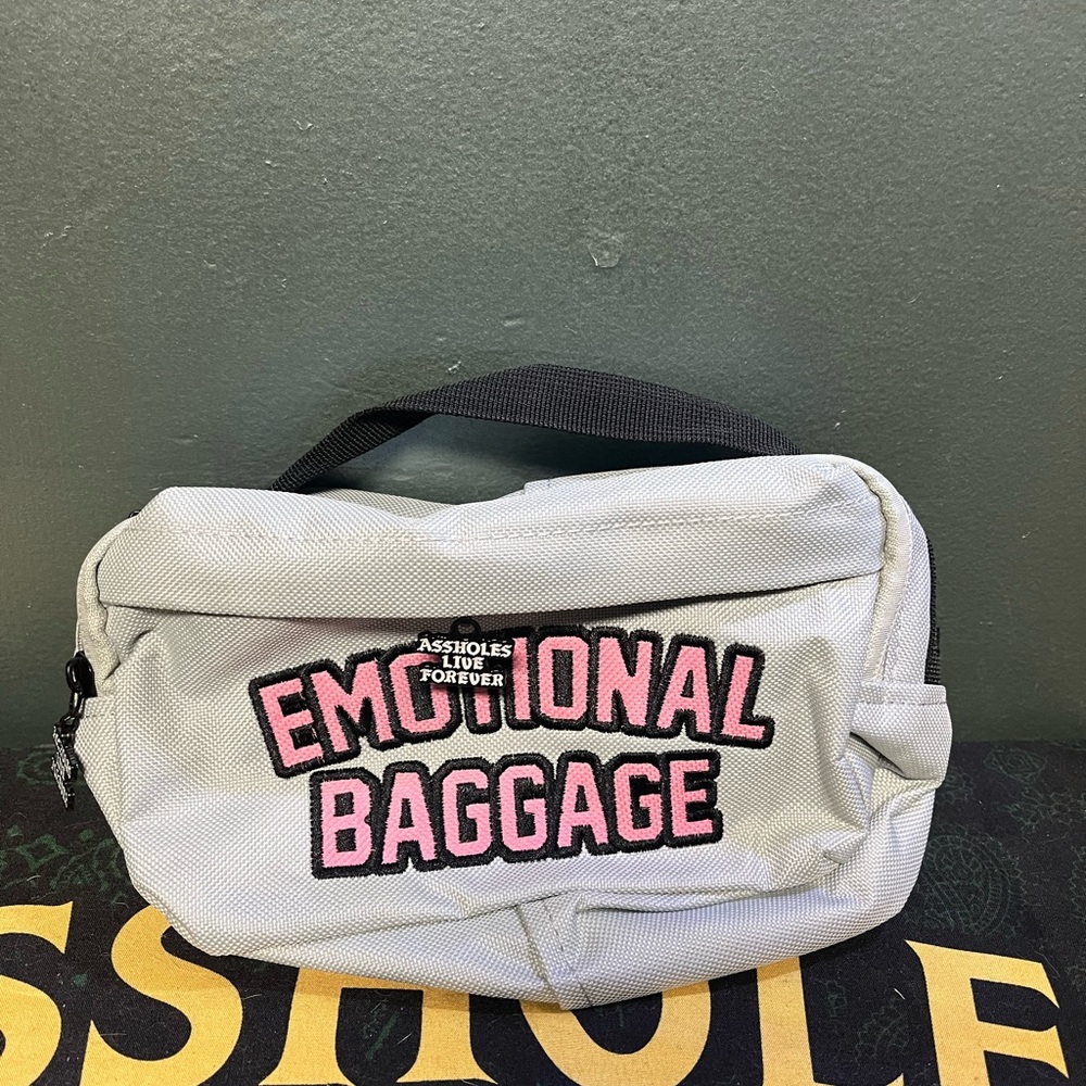 - Fanny pack